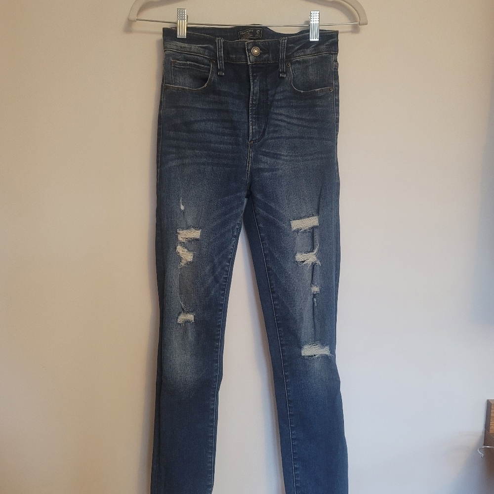Abercrombie & fetch blue skinny jeans